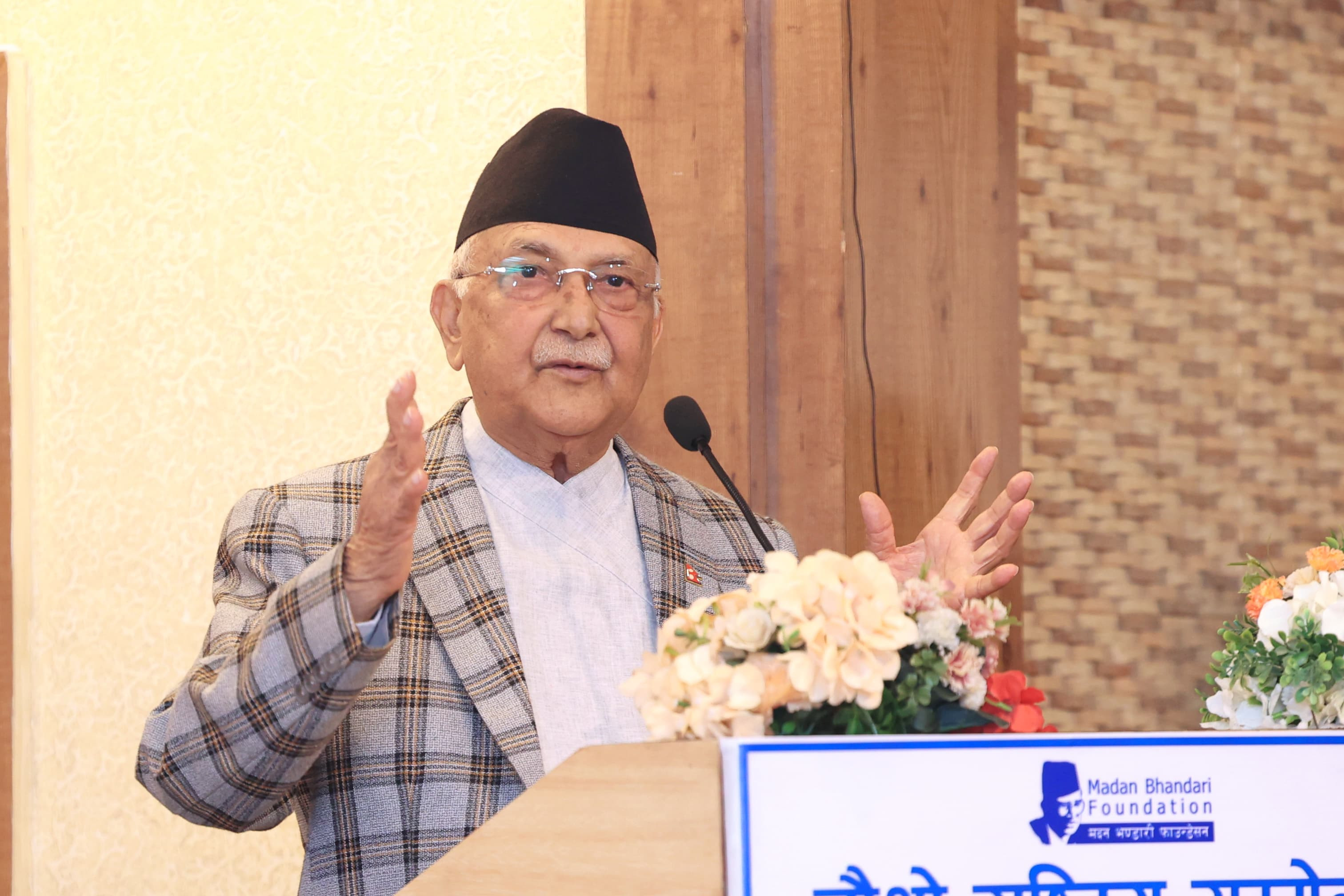गगनलाई ओलीको चुनौती : बेडरुमसम्म बिचौलियाको पहुँच प्रमाणित गर्न सकिन्छ