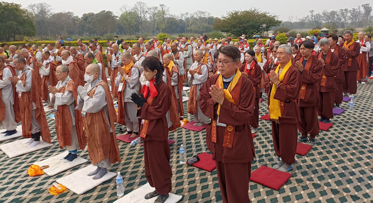 दक्षिण कोरियाका दुई सय बौद्ध तीर्थयात्रीलाई लुम्बिनीमा स्वागत