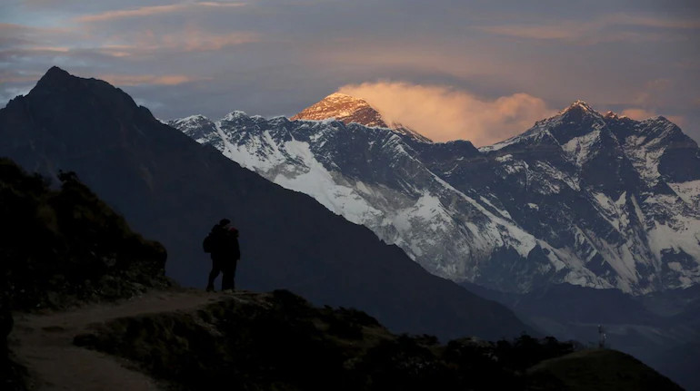 सगरमाथाकोे हिउँ पग्लने खतरनाक प्रवृत्तिको पछाडिको रहस्य