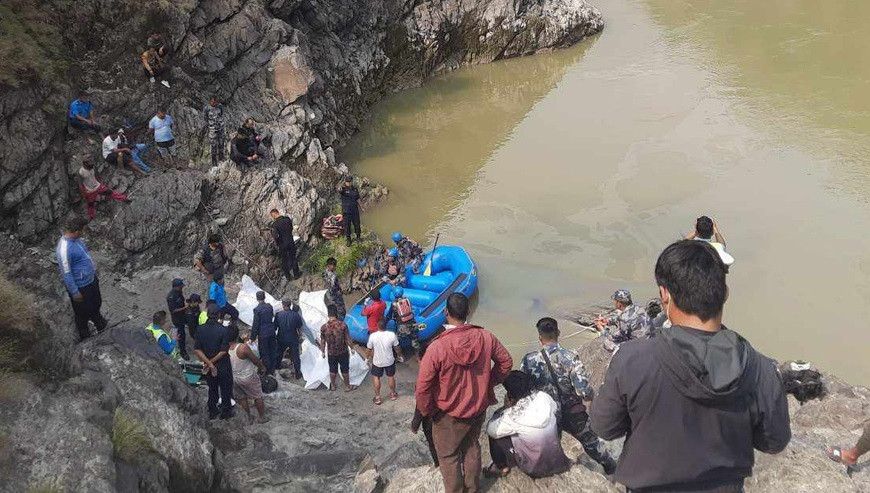बाबुको दाहसंस्कार गरी फर्किँदै थिए बेपत्ता रोकाया, मृत्यु भएका सबैको सनाखत
