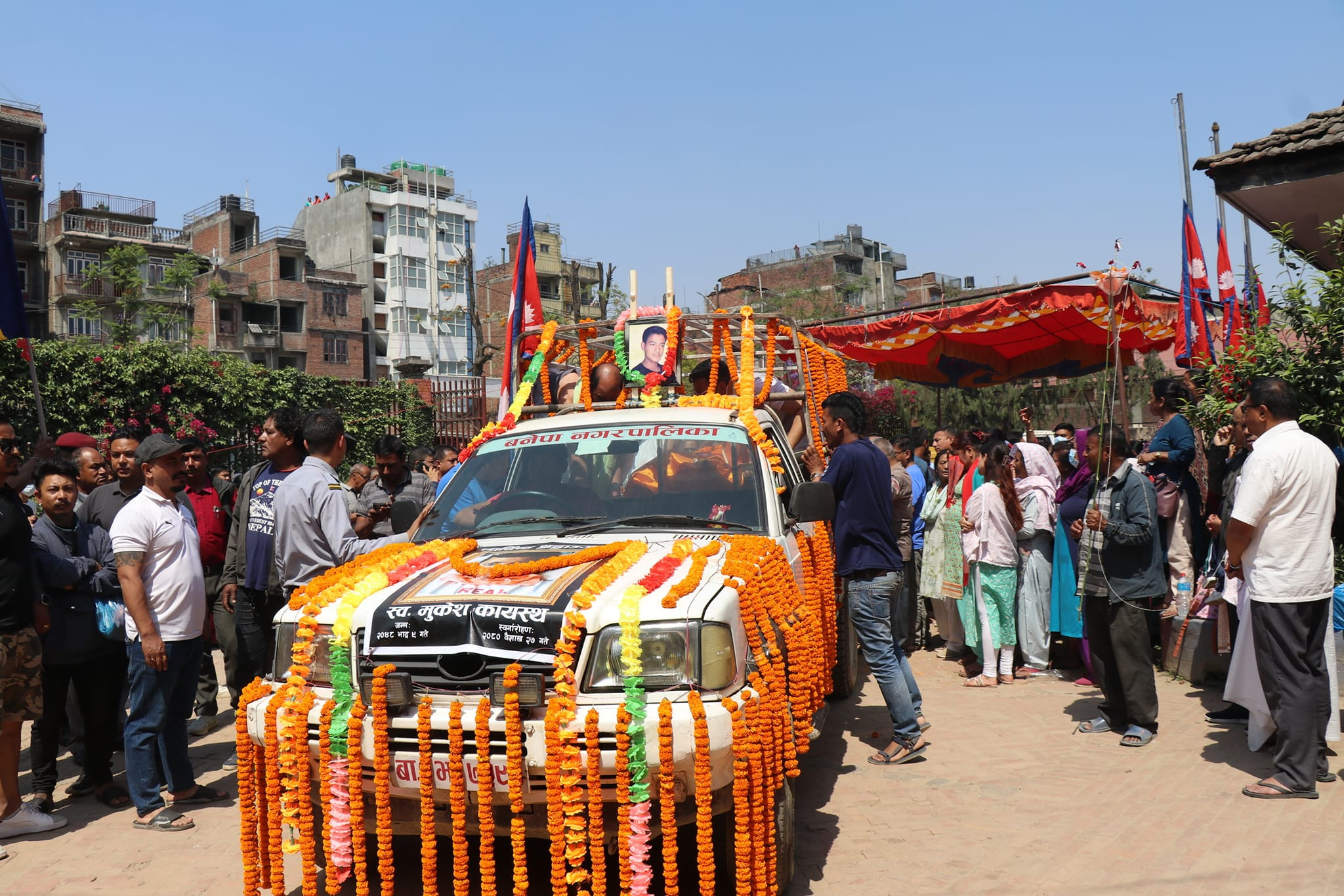 राष्ट्रिय सम्मानसहित मुकेशको अन्त्येष्टि