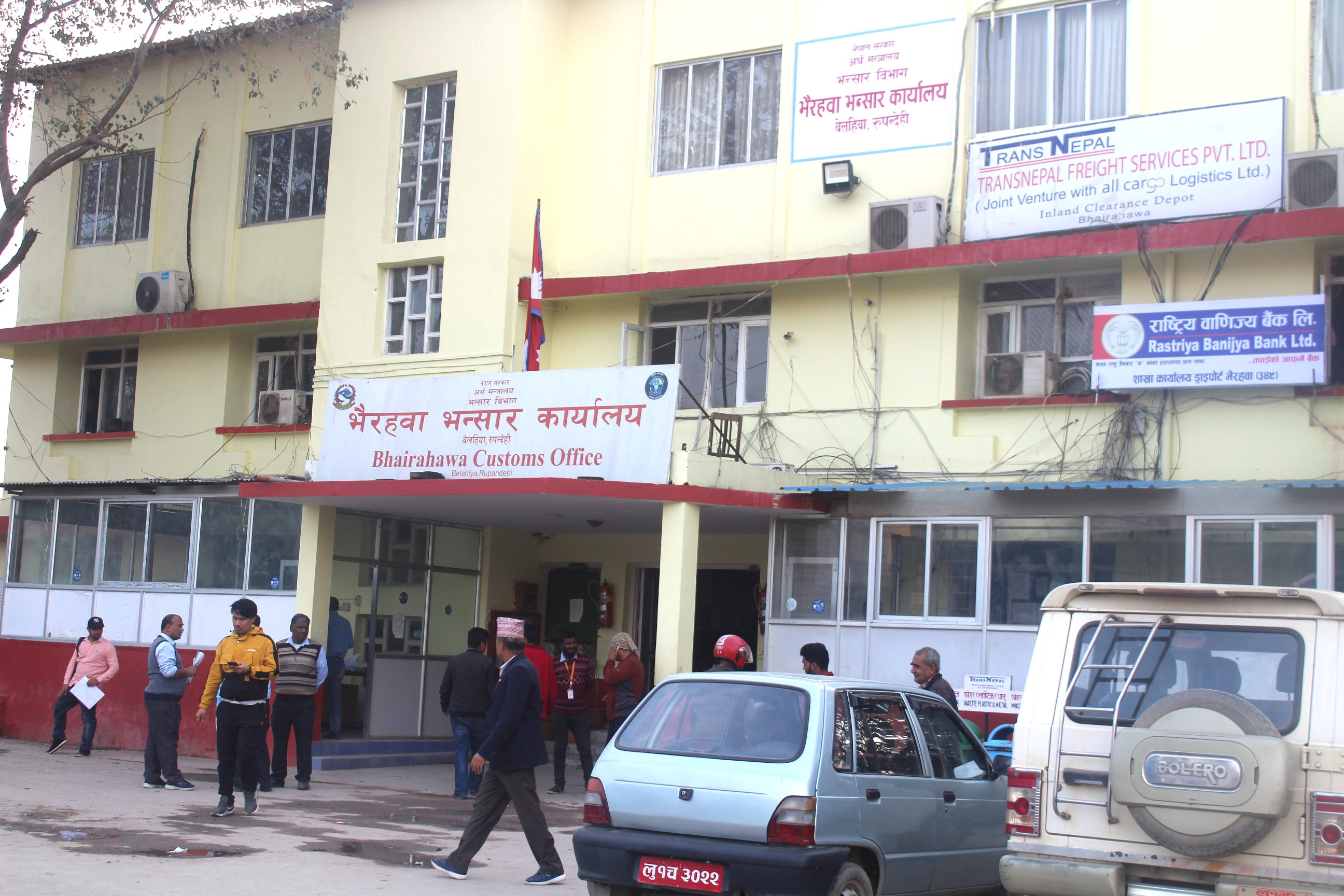भैरहवा भन्सार कार्यालयको सर्भर डाउन हुँदा आयात निर्यात प्रभावित