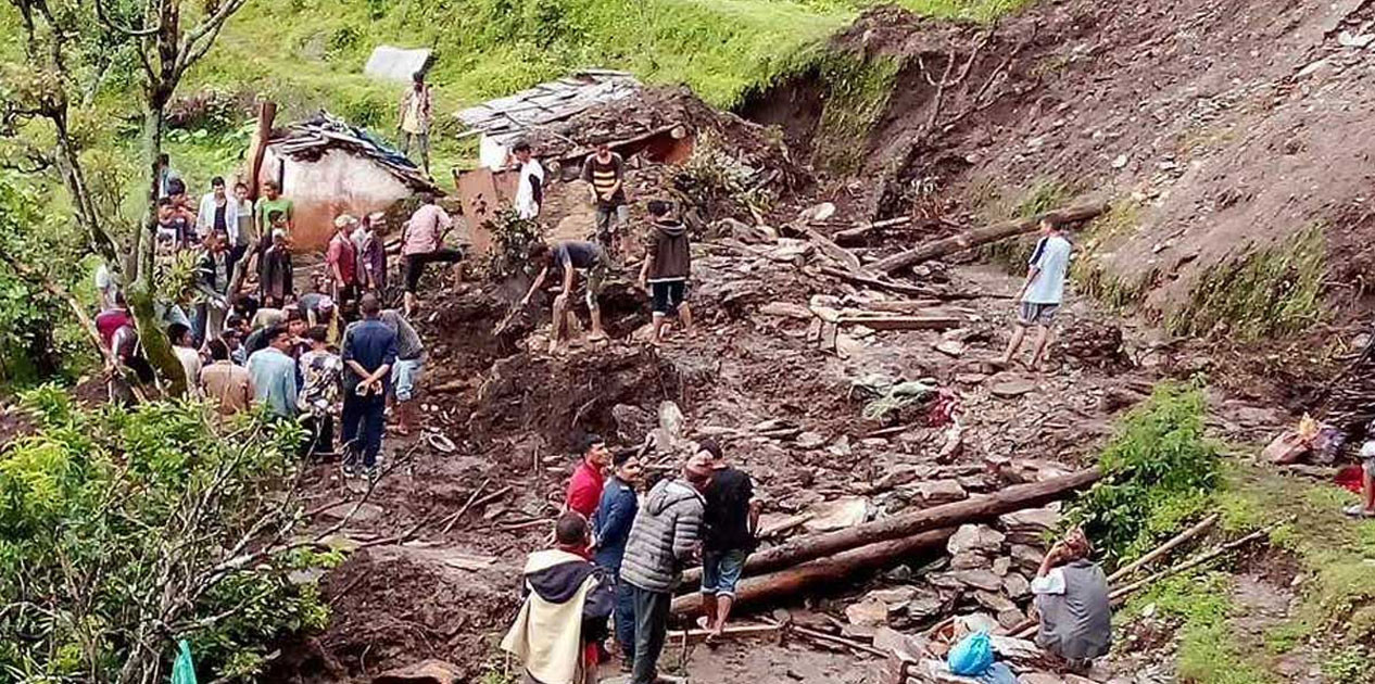 बैतडीमा पहिरोले घर पुरिँदा आमा-छोराको मृत्यु, ३ जना घाइते