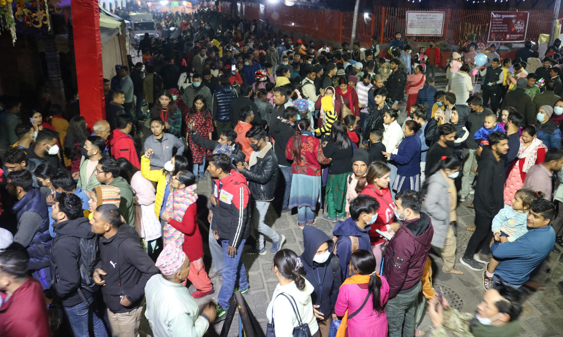 पशुपतिनाथको ढोका बिहान तीन बजेदेखि नै खुला, चार ठाउँबाट लाइनको व्यवस्था