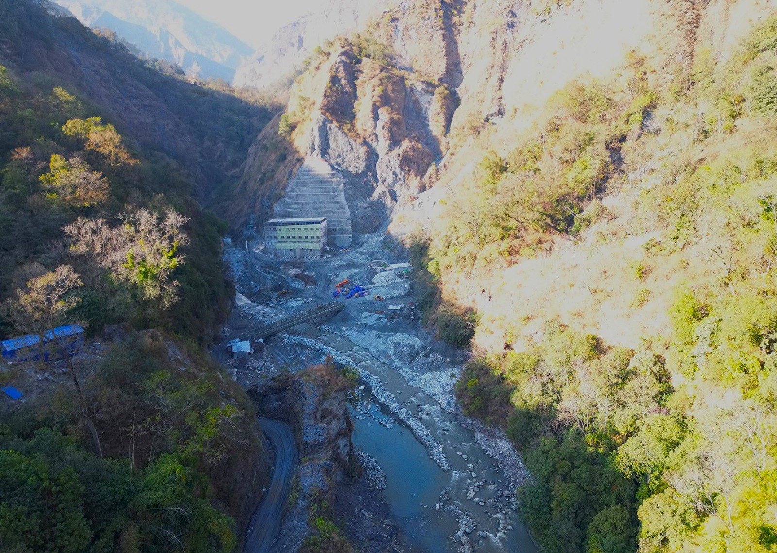 राहुघाटको बाँध पहिरोको जोखिममा