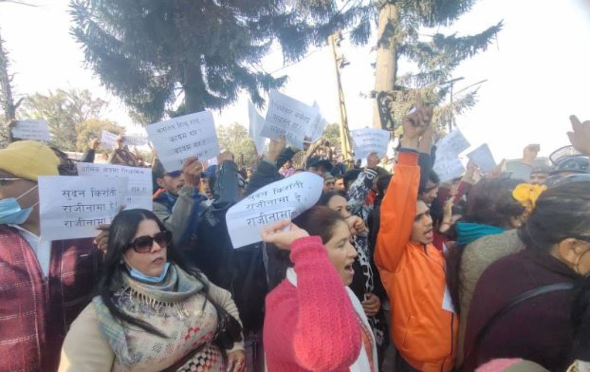 पर्यटनमन्त्री किरातीलाई  बर्खास्त गर्न माग गर्दै विरोध प्रदर्शन