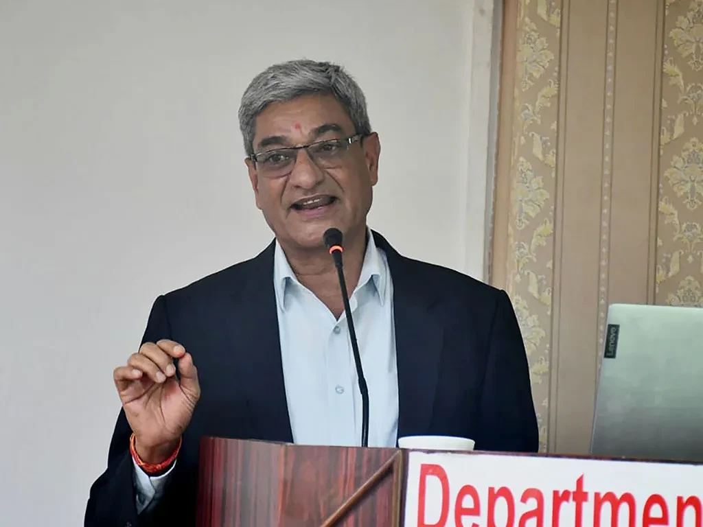 गृहमन्त्रीद्वारा केन्द्रीय सुरक्षा समितिको बैठक डाकियो, आपतमा परेका नागरिकको उद्धारसहितका एजेन्डा