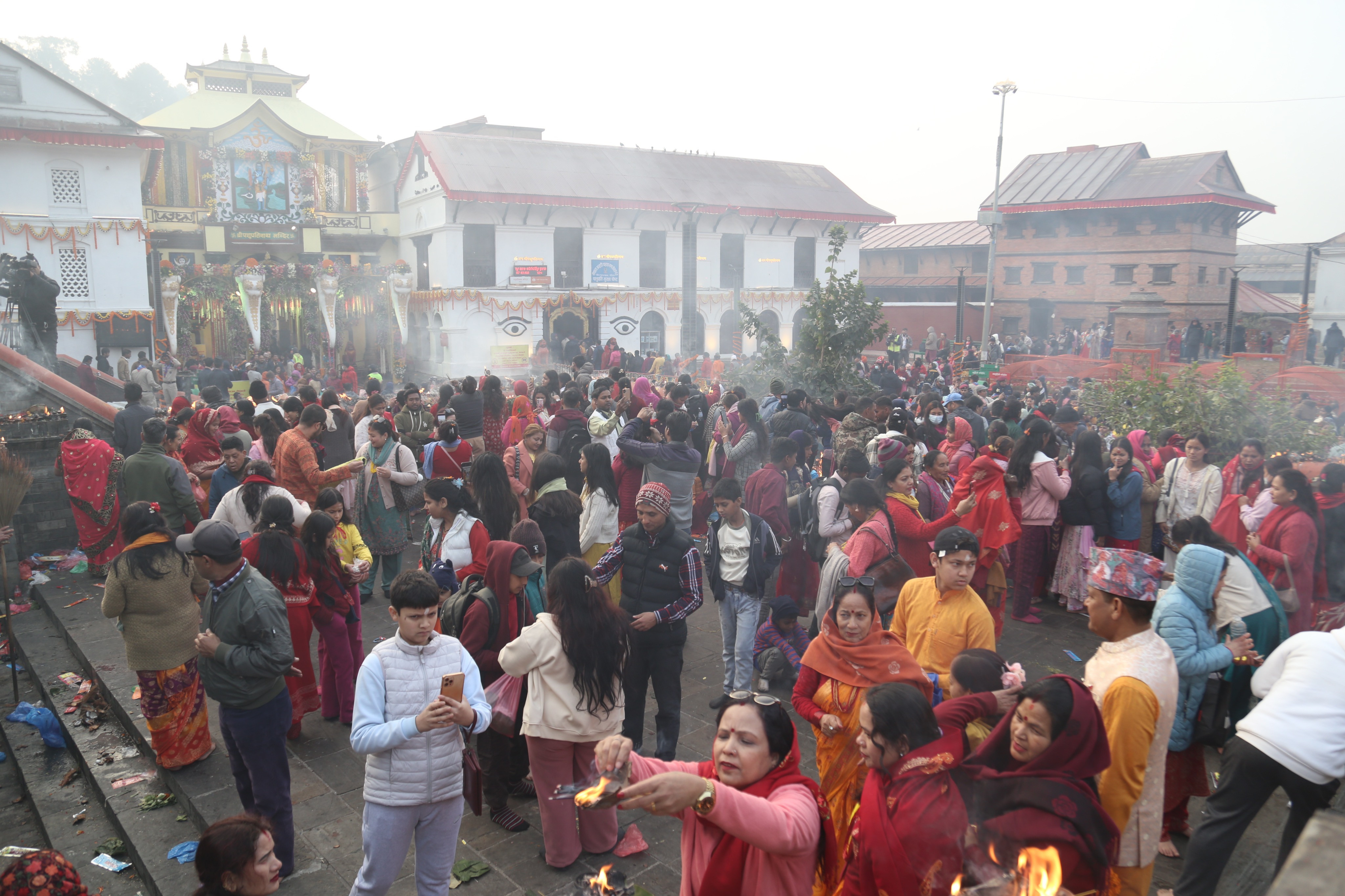आज महाशिवरात्रि पर्व : पशुपतिनाथ मन्दिरमा दर्शनार्थीकाे घुइँचो (फोटोफिचर)