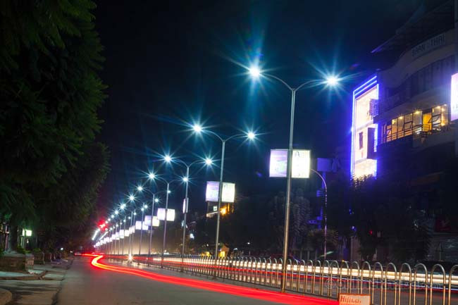 मन्दिरमा भक्तजनले चढाएको भेटीबाट सडकबत्ती जडान