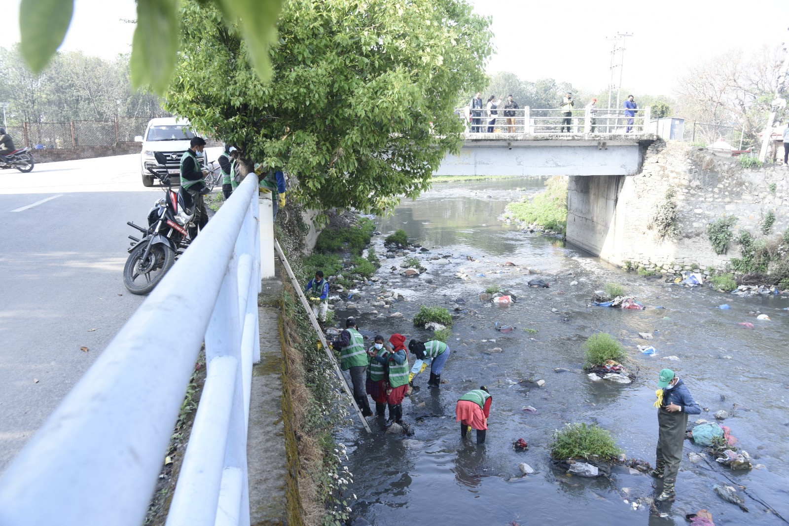 यस्तो छ महानगरको ‘नदी सफाइ’ स्वर्णिम योजना, रुद्रमती सफाईका तस्बिरहरू