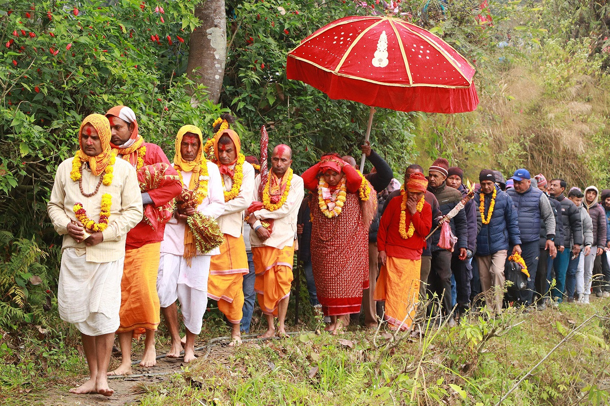 ‘वर्षमा ३ ठाउँ सर्ने भगवती माई आज माइत झरिन्’ [तस्बिरसहित]