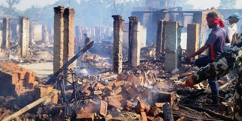 सर्लाहीमा भान्सामा ग्यास लिक भएर फैलिएको आगोले ७२ घर ध्वस्त