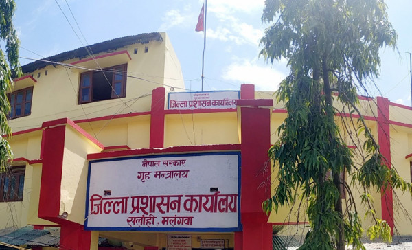सर्लाहीमा दैनिक २ सय नागरिकता जारी, कर्मचारी अभाव हुँदा सेवाग्राहीलाई समस्या
