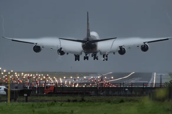 भारी वर्षाका कारण सिड्नी एयरपोर्टमा एक सयभन्दा बढी उडान रद्द