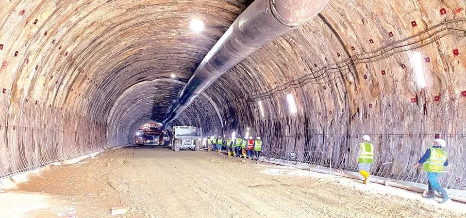 पेट्रोलियम बोकेको सवारी सुरुङ मार्गमा निषेध!