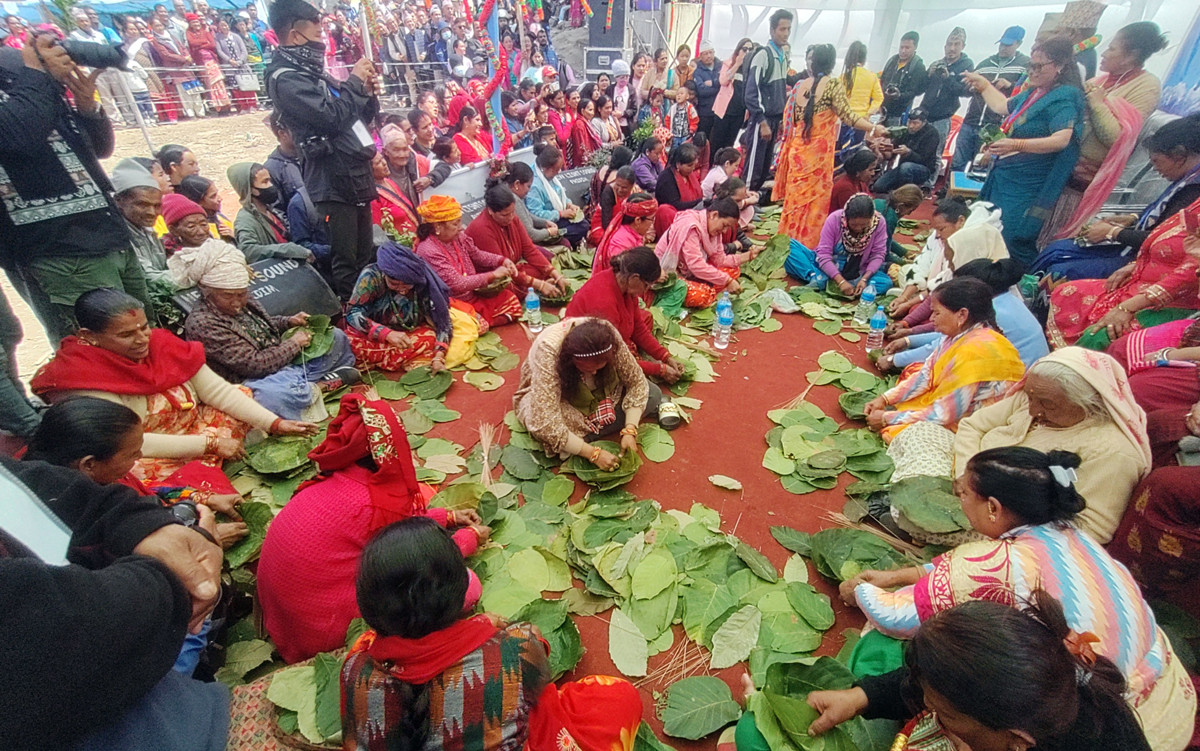 ताप्लेजुङमा टपरी निर्माण प्रतियोगिता