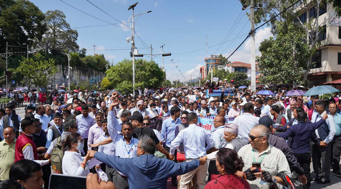 सहमतिमा असन्तुष्ट राहतका शिक्षकको आन्दोलन जारी