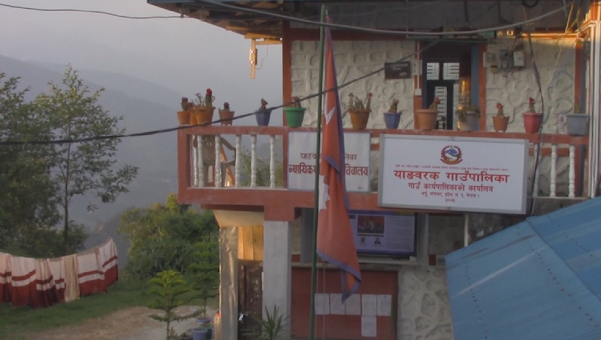 अति विपन्न परिवारलाई गाउँपालिकाले बनाइदिए घर